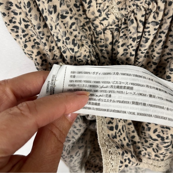 Abercrombie & Fitch Women's Deep V-Neck Y2K Tan Black Cheetah Blouse Top Medium - Picture 8 of 9